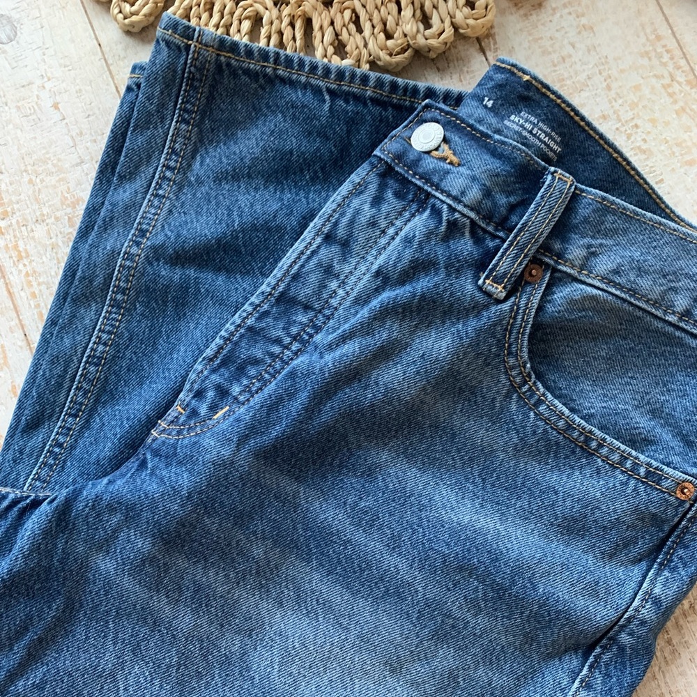 Old Navy Sky High Straight Jeans